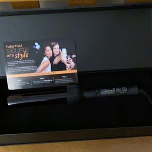 Clipless curling iron 1.5 inch barrel, brand new